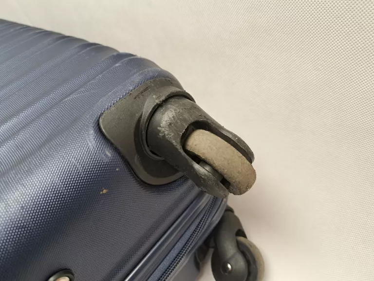 walizka-kabinowa-z-abs-u-z-zebrowaniem-granatowa-marka-25929-218493