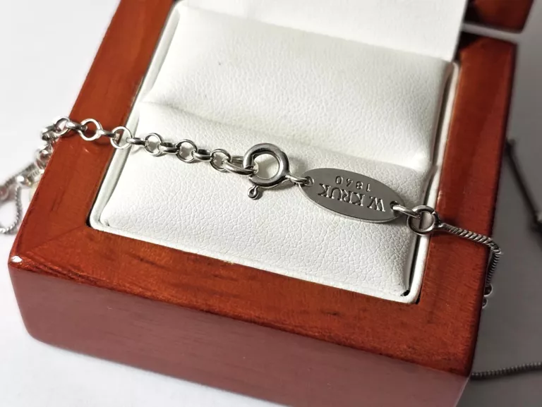 SREBRNY ŁAŃCUSZEK KRÓTKI POD SZYJE 31 CM REGULOWANY 4,02 G KAMYKI 925