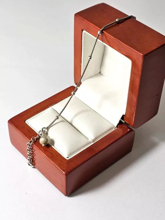 SREBRNY ŁAŃCUSZEK KRÓTKI POD SZYJE 31 CM REGULOWANY 4,02 G KAMYKI 925