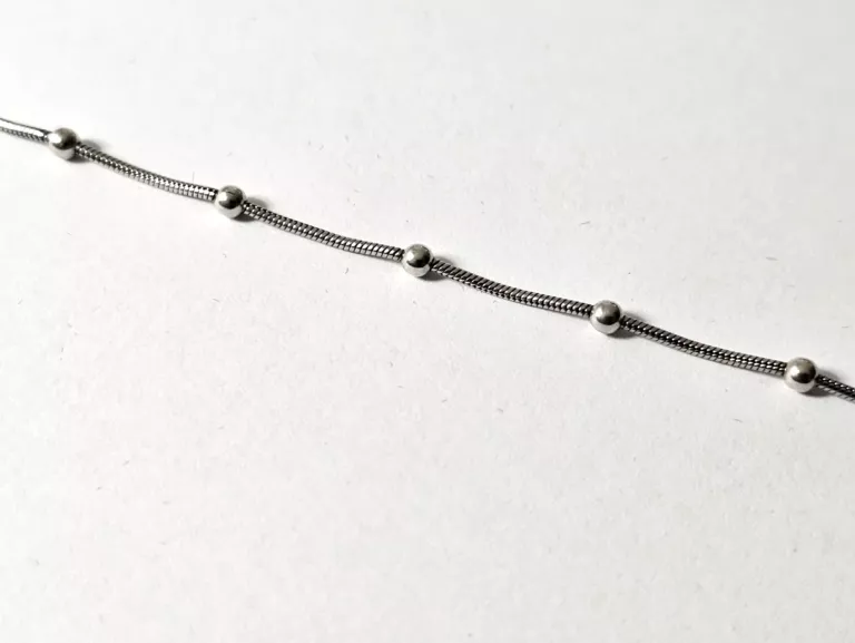 SREBRNY ŁAŃCUSZEK KRÓTKI POD SZYJE 31 CM REGULOWANY 4,02 G KAMYKI 925