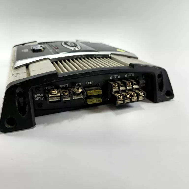 WZMACNIACZ SAMOCHODOWY BOSS GT780