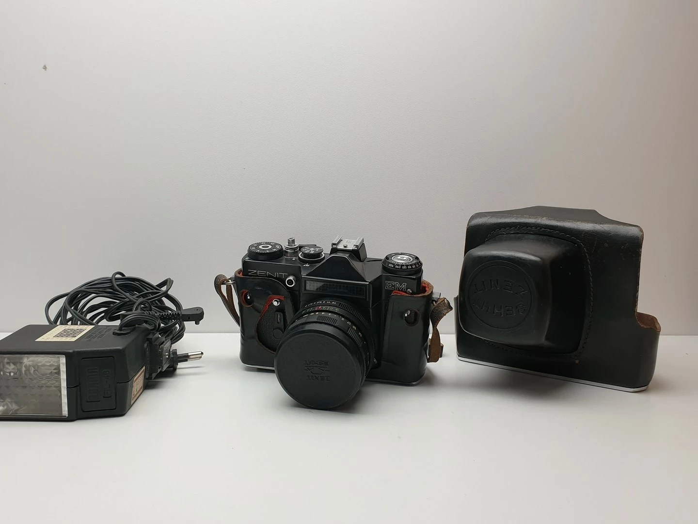 stary-aparat-zenit-em-z-lampa-blyskowa-stan-11323-253806