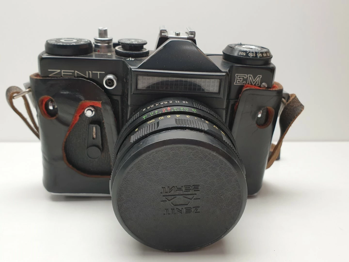 stary-aparat-zenit-em-z-lampa-blyskowa-typ-urzadzenia-249298-1150437