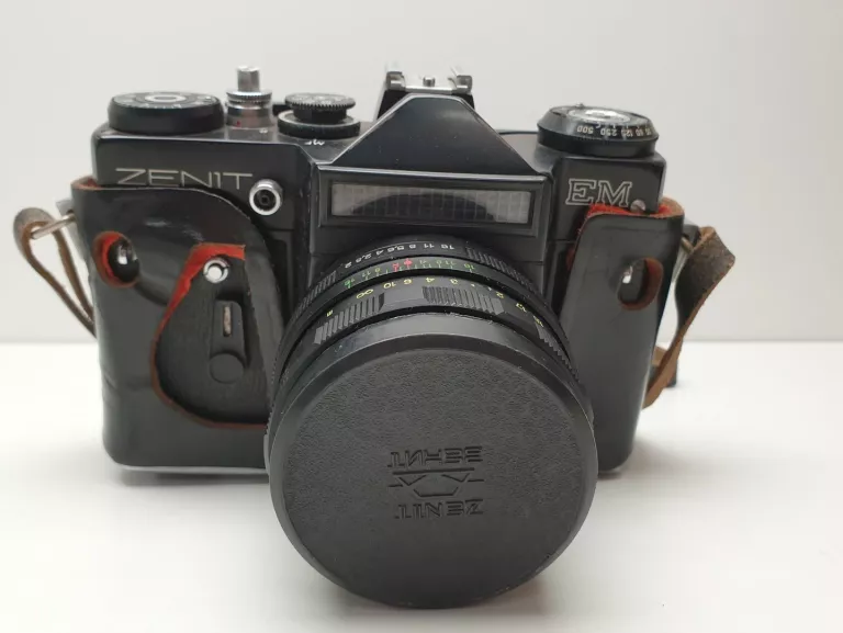 stary-aparat-zenit-em-z-lampa-blyskowa-typ-urzadzenia-249298-1150437