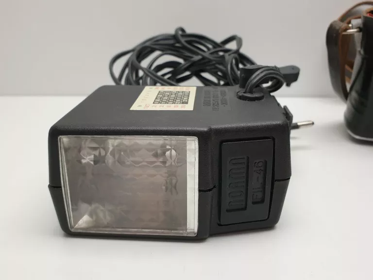 stary-aparat-zenit-em-z-lampa-blyskowa-rodzaj-aparatu-249299-1150442