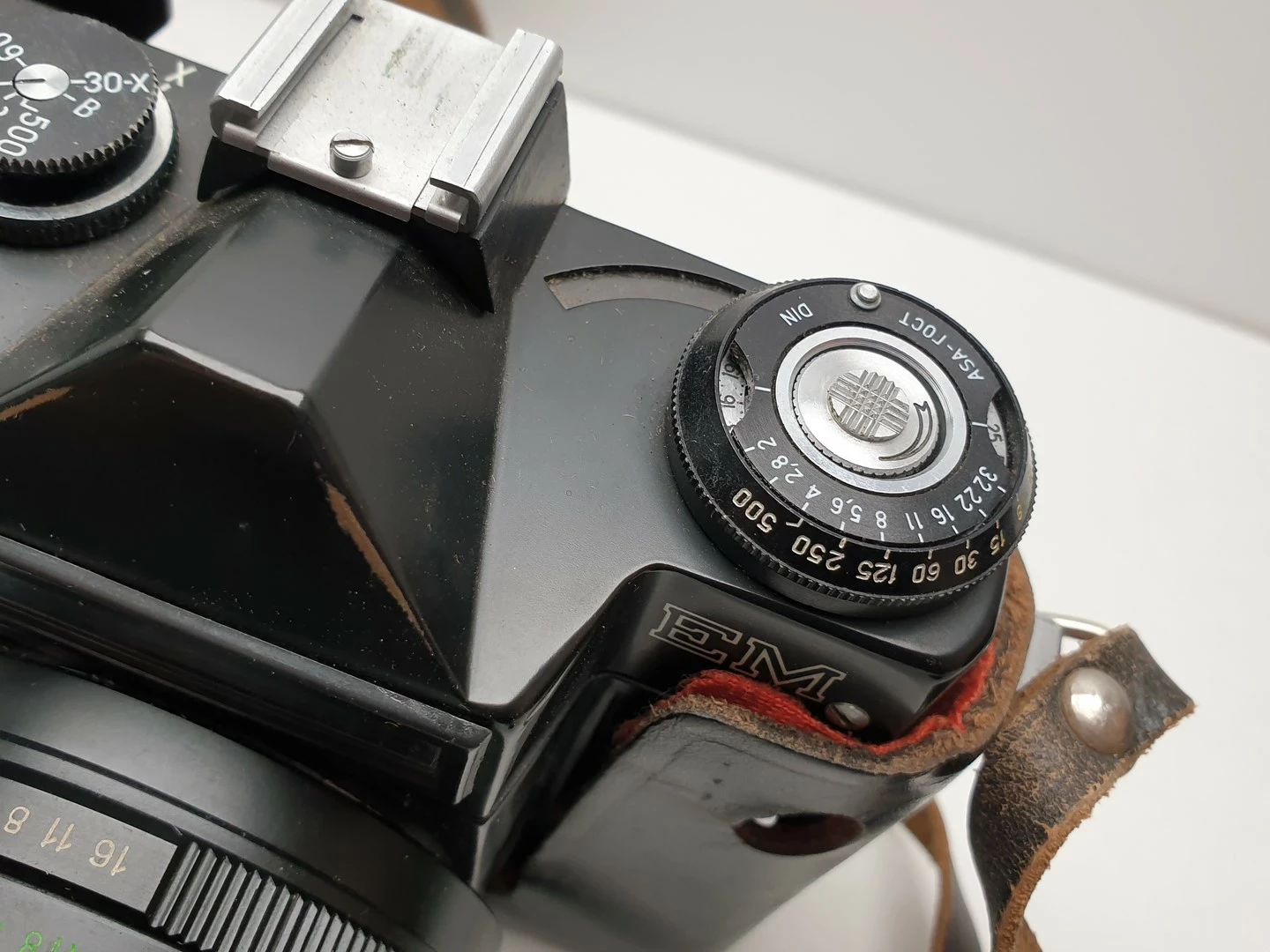 stary-aparat-zenit-em-z-lampa-blyskowa-rodzaj-aparatu-249299-1150442