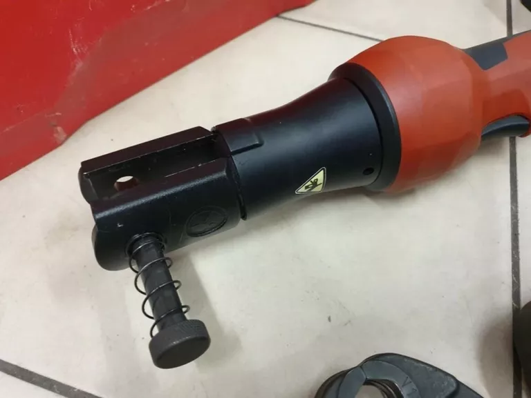 ZACISKARKA HILTI NPR 19-A KOMPLET 5 SZCZĘK WALIZKA