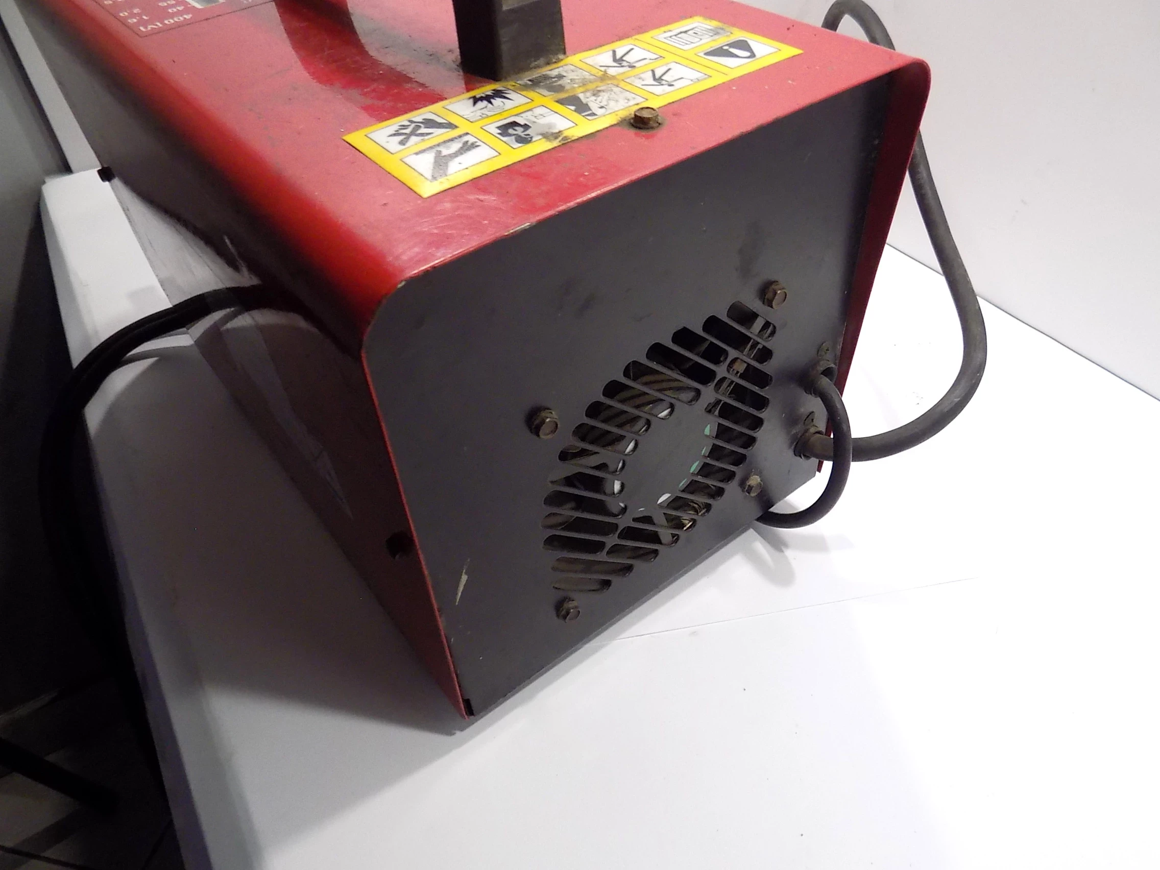 spawarka-transformatorowa-bester-besterka-2200-230400-v-ean-gtin-5907709570429