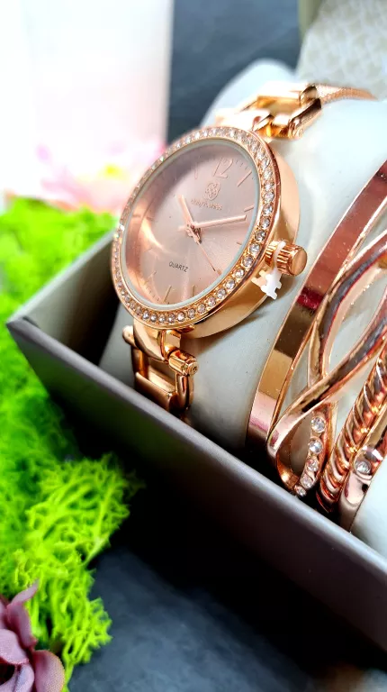 ZEGAREK DAISY FUENTES