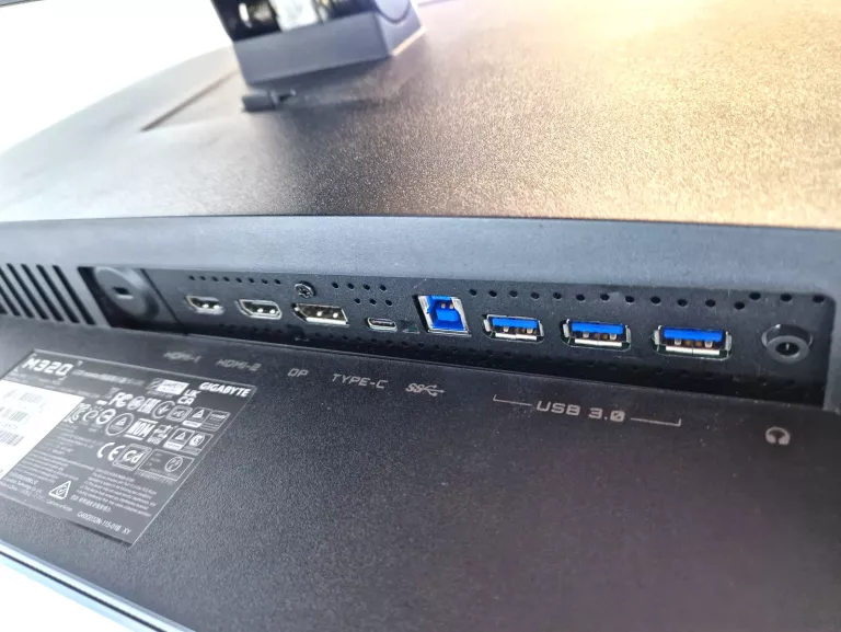 MONITOR GIGABYTE M32Q KVM 31.5" WQHD 2560 X 1440 IPS MATOWY LED 165HZ 0.8M