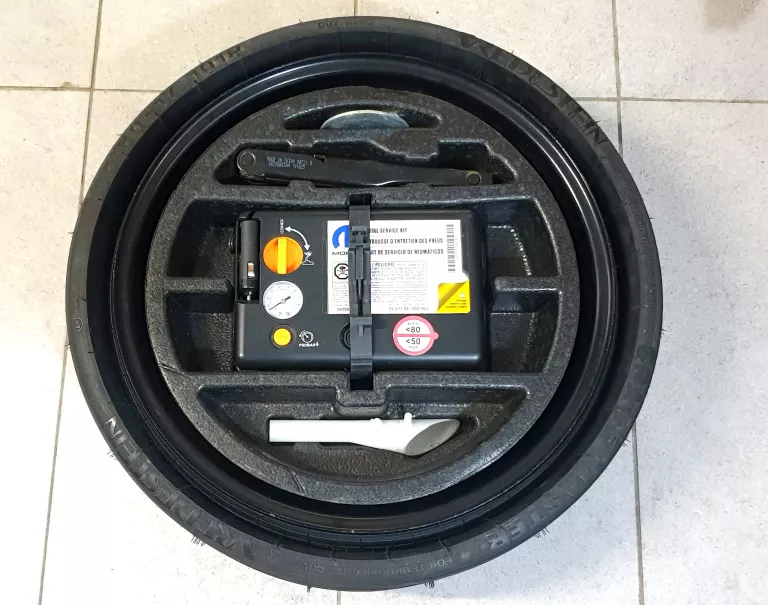 KOŁO DOJAZDOWE+TIRE SERVICE KIT VREDESTEIN 165/80R17 101PCHRYSLER PACIFICA