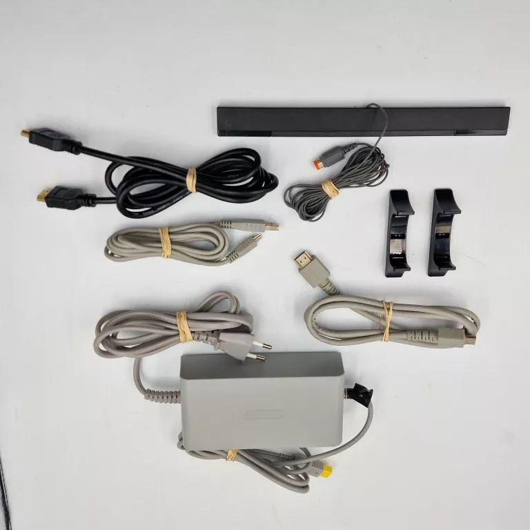 KONSOLA NINTENDO WII U / 32GB / + 2 PADY