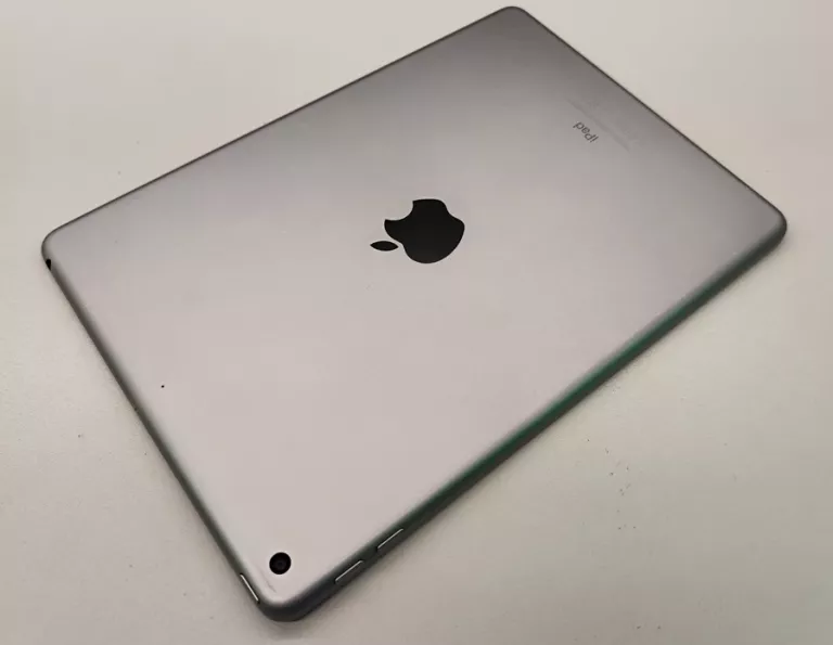 TABLET APPLE IPAD (5TH GEN) 9,7" 2GB / 32GB SREBRNY
