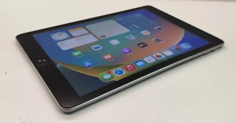 TABLET APPLE IPAD (5TH GEN) 9,7" 2GB / 32GB SREBRNY