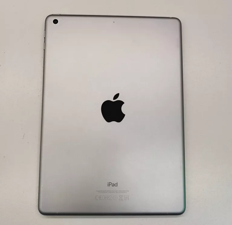 TABLET APPLE IPAD (5TH GEN) 9,7" 2GB / 32GB SREBRNY