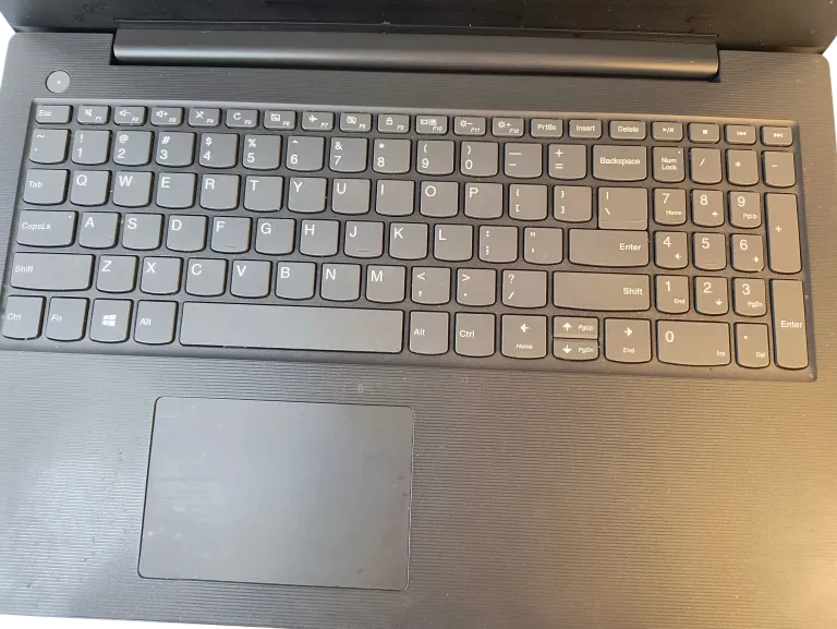 LAPTOP LENOVO V130-15IKB /4 GB/256 GB/WIN 10/ŁADOWARKA/HASŁO 1234/