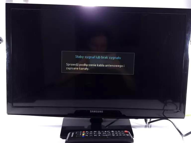 TELEWIZOR SAMSUNG 24' UE24H4003 + PILOT