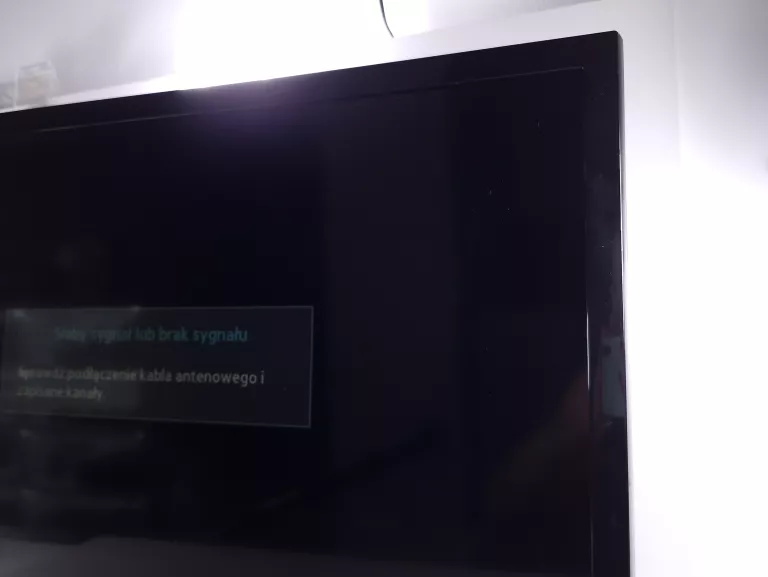 TELEWIZOR SAMSUNG 24' UE24H4003 + PILOT