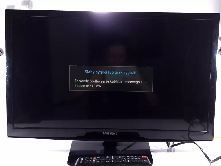 TELEWIZOR SAMSUNG 24' UE24H4003 + PILOT