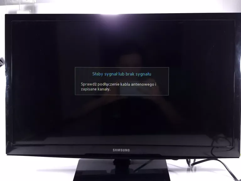 TELEWIZOR SAMSUNG 24' UE24H4003 + PILOT