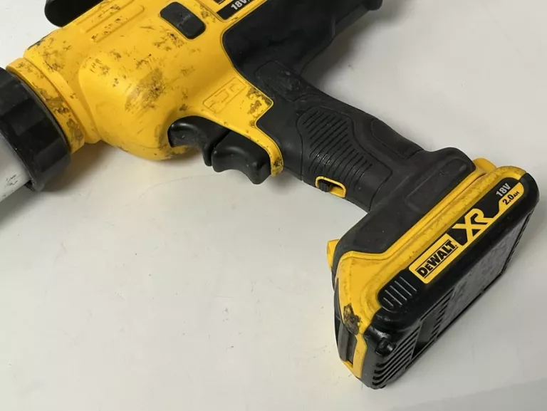 DEWALT DCE580 PISTOLET DO KLEJU