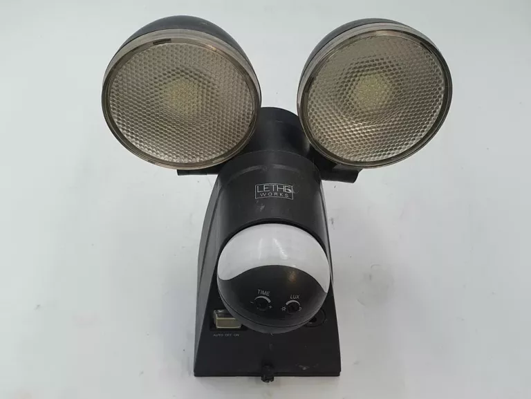 LAMPA LED Z CZUJNIKIEM ZMIERZCHU