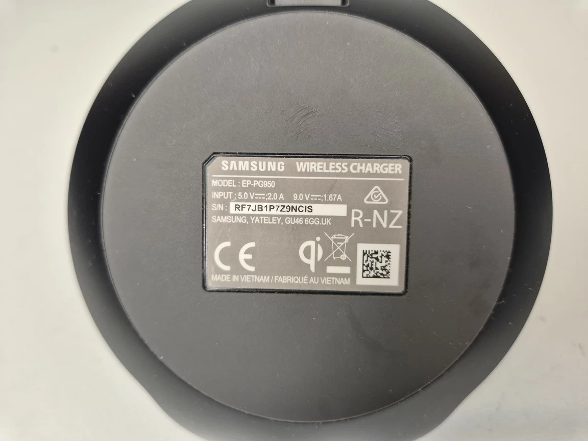 ladowarka-indukcyjna-samsung-ep-pg950-liczba-urzadzen-ladowanych-jednoczesnie-1