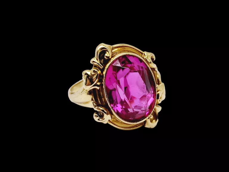 MAJESTATYCZNY PIERŚCIONEK 750 10G