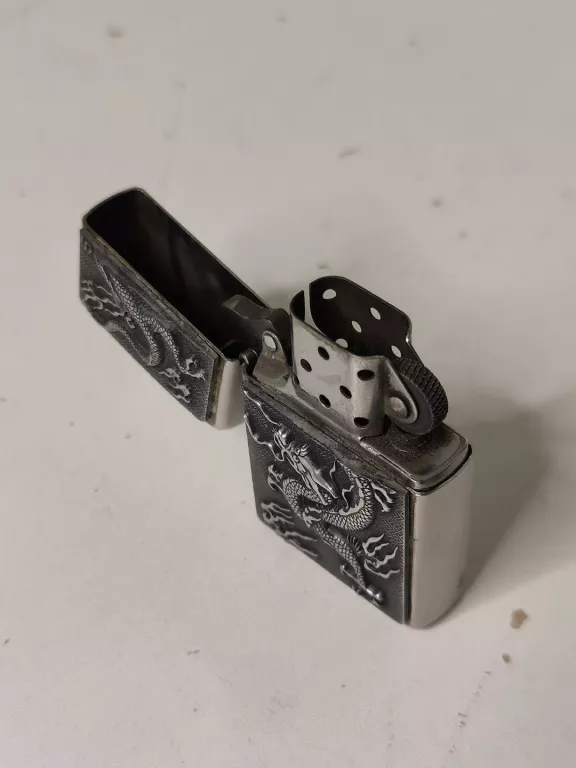 ZAPALNICZKA ZIPPO WĄŻ/PUNISHER