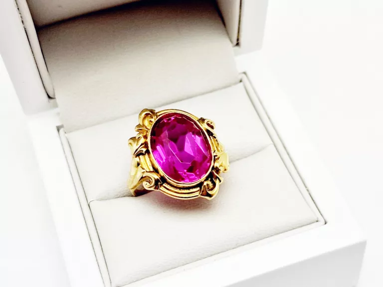 MAJESTATYCZNY PIERŚCIONEK 750 10G