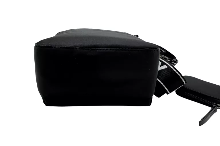 TOREBKA SASZETKA CROSSBODY DKNY CZARNA Z ŁAŃCUSZKIEM JAK NOWA!!