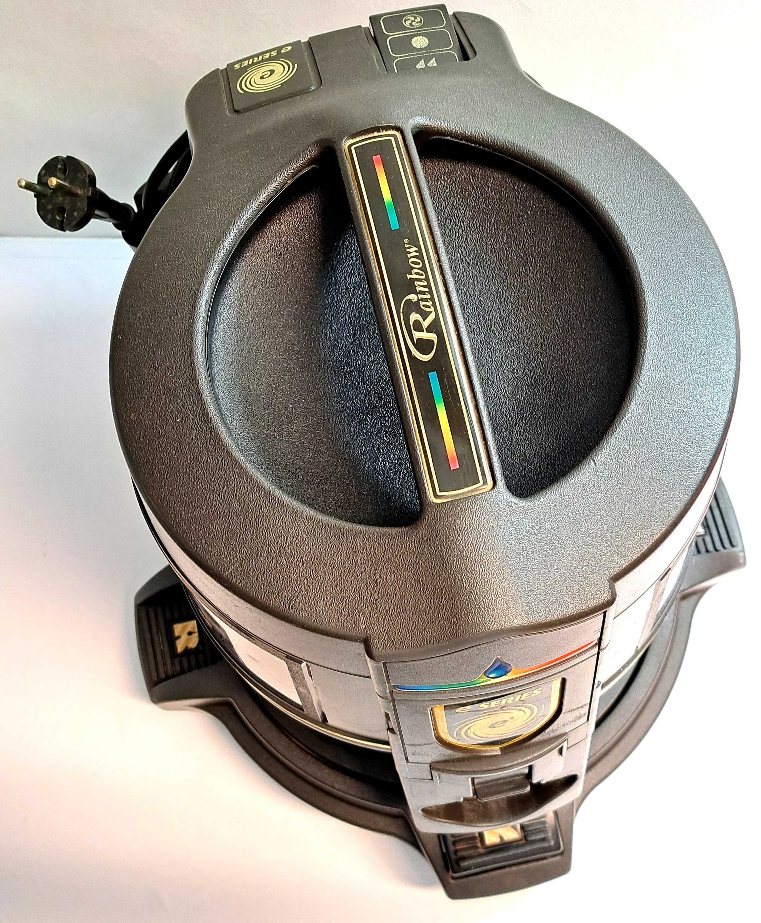 odkurzacz-rainbow-e2-series-pioracy-z-elktrowezem-i-szczota-kod-producenta-odkurzacz-wodno-pioracy-rainbow