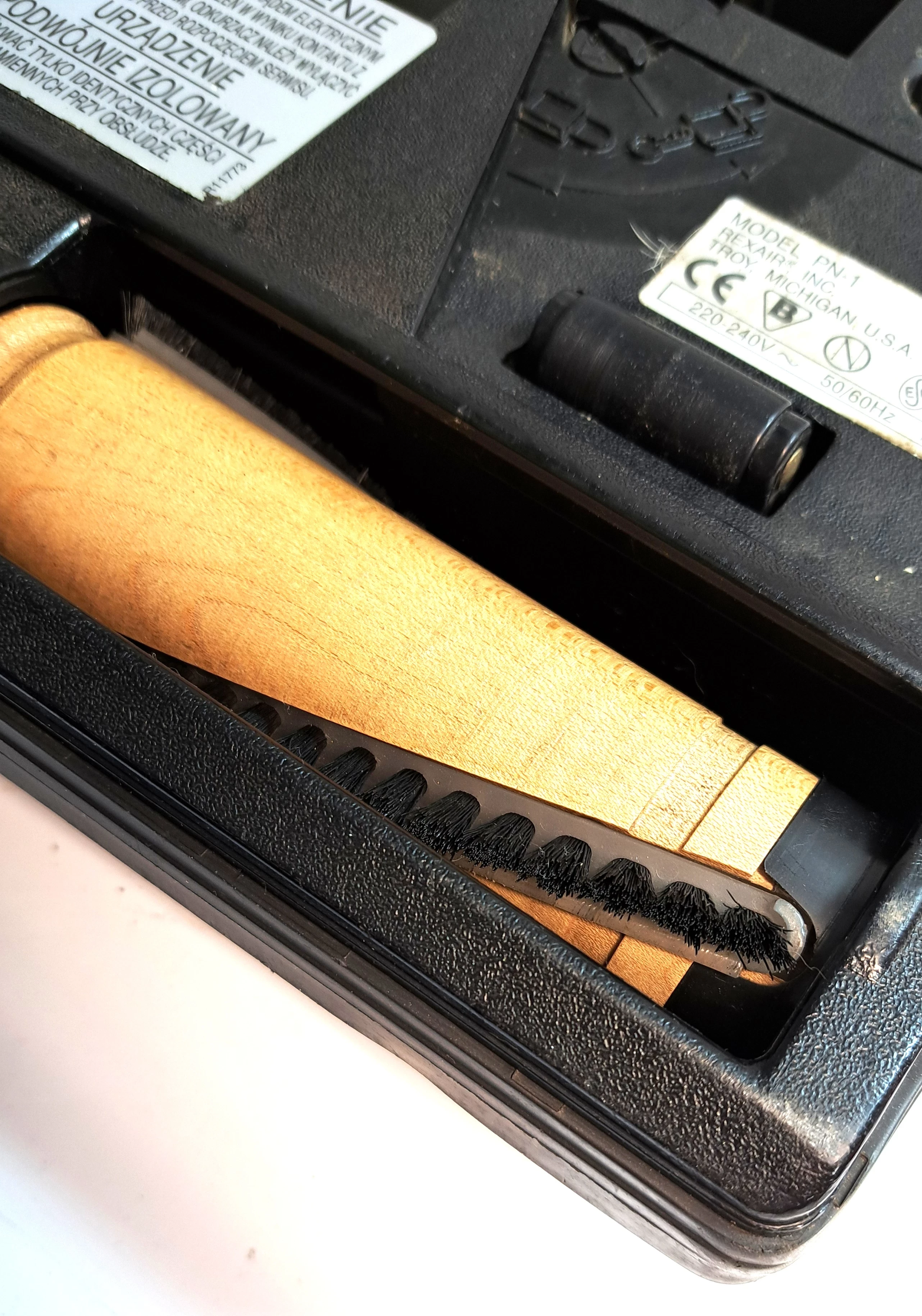 odkurzacz-rainbow-e2-series-pioracy-z-elktrowezem-i-szczota-pojemnosc-zbiornika-na-brudna-wode-200