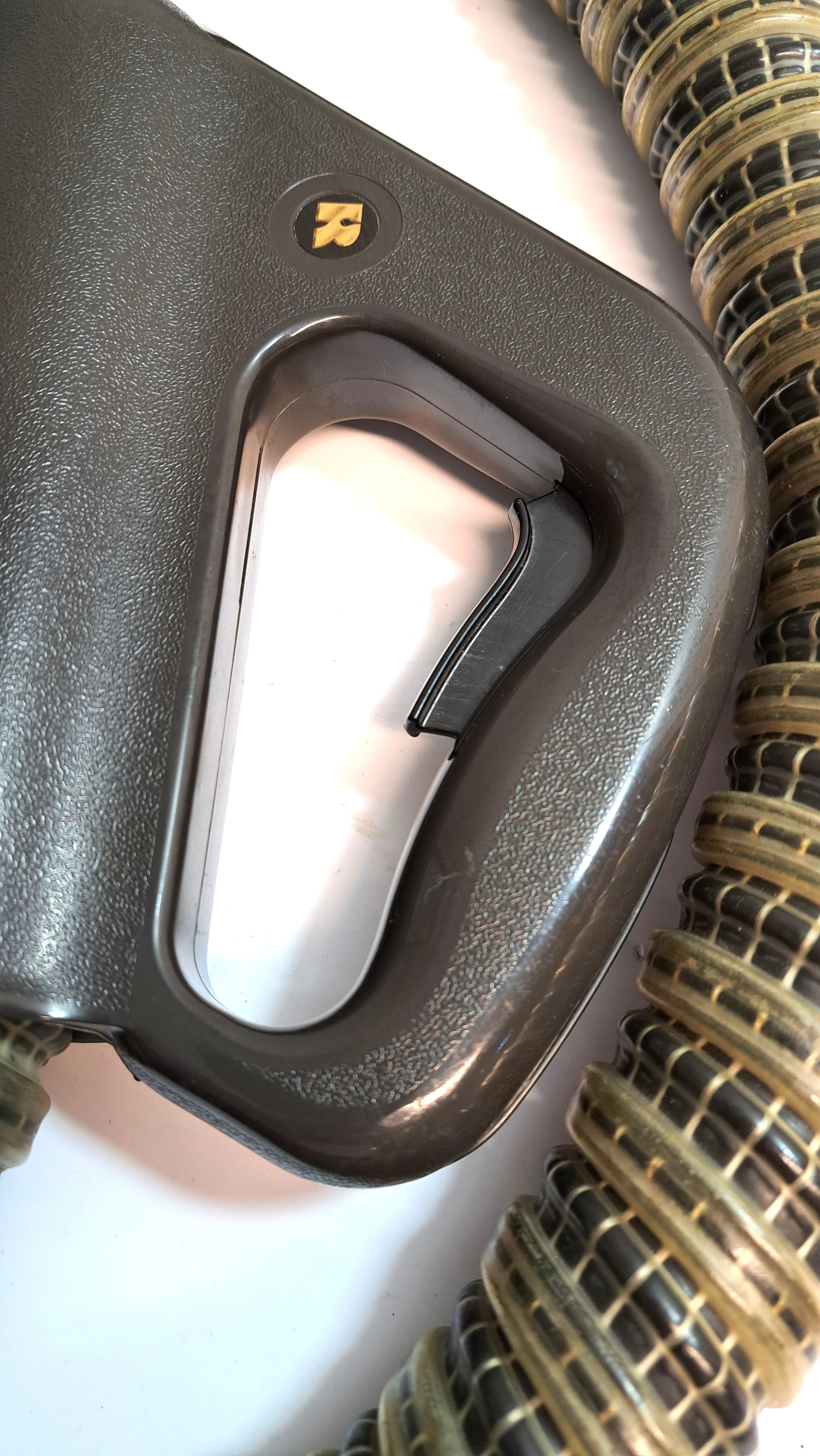 odkurzacz-rainbow-e2-series-pioracy-z-elktrowezem-i-szczota-moc-75000