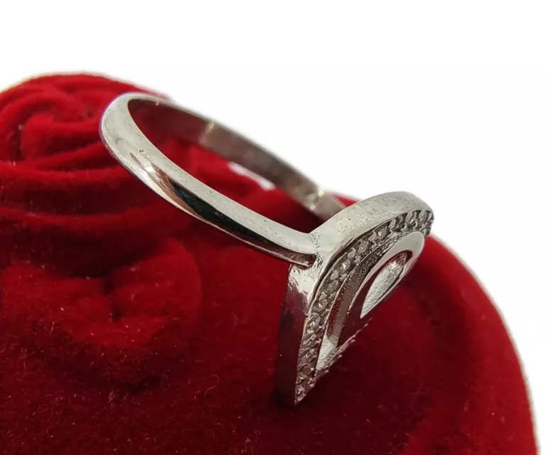 PIĘKNY SREBRNY PIERŚCIONEK KROPLA WODY P.925 2,07G