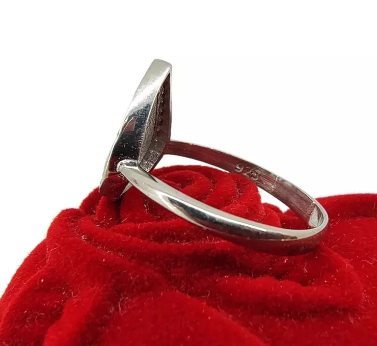 PIĘKNY SREBRNY PIERŚCIONEK KROPLA WODY P.925 2,07G