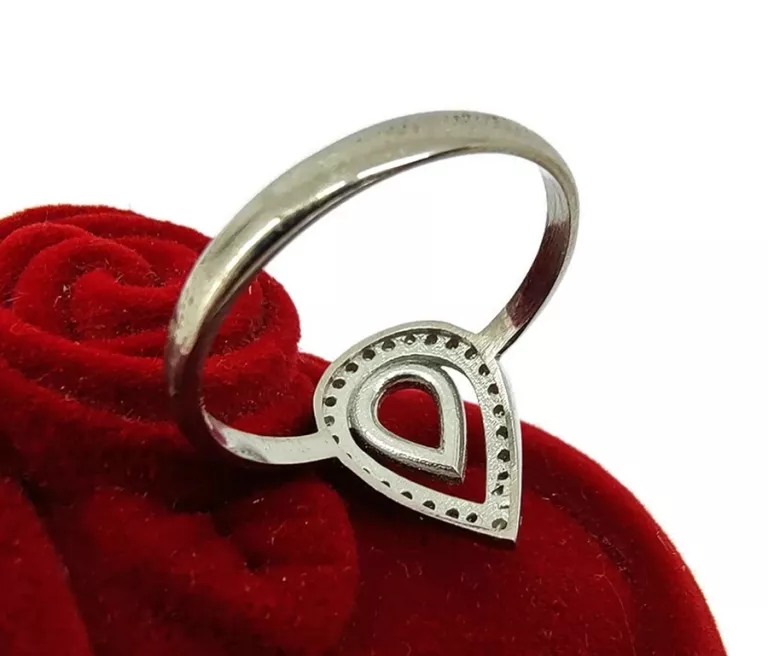 PIĘKNY SREBRNY PIERŚCIONEK KROPLA WODY P.925 2,07G