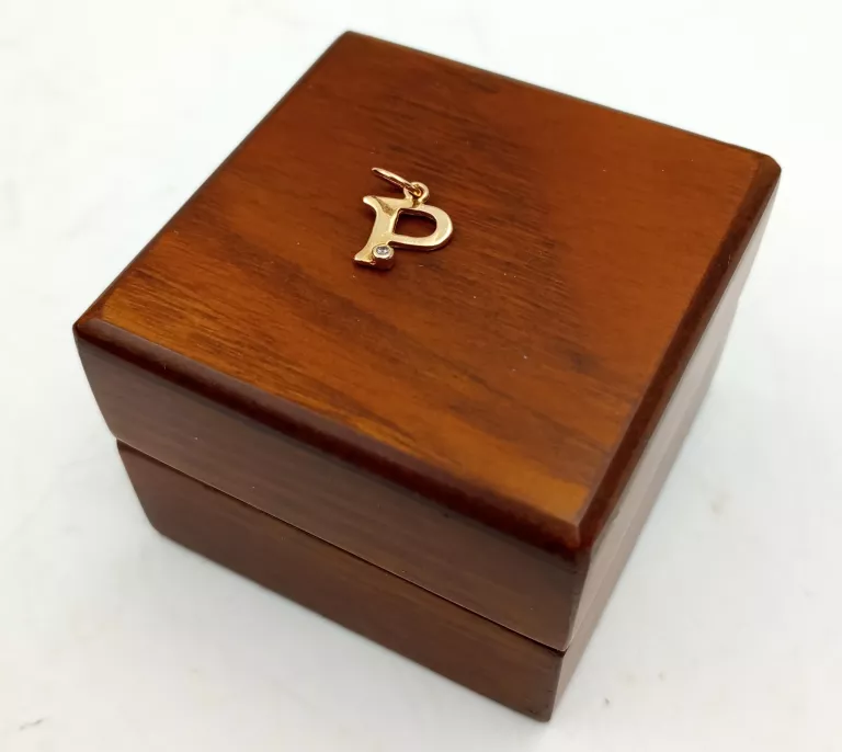 delikatna-zlota-zawieszka-litera-p-585060g-material-15835-2