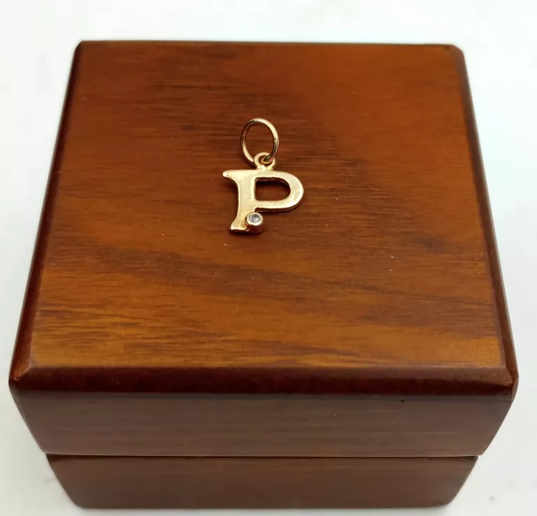 delikatna-zlota-zawieszka-litera-p-585060g-i-armii-wojska-polskiego-10e-kolobrzeg