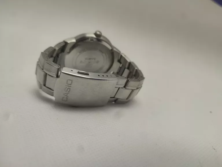 ZEGAREK CASIO EF-305
