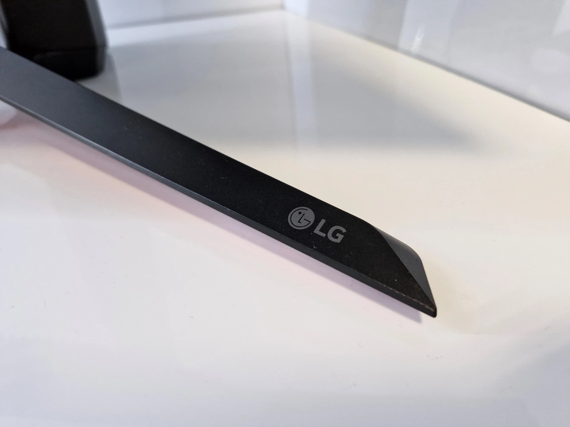 monitor-lg-ultragear-27-4k-nano-ips-144hz-hdmi-21-1ms-freesync-g-sync-przekatna-ekranu-cale-2700