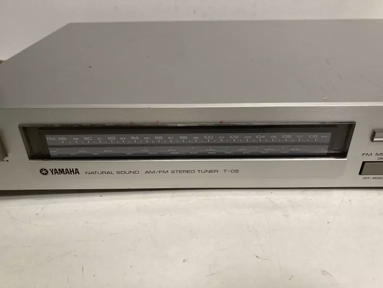 YAMAHA AM/FM STEREO TUNER T-05