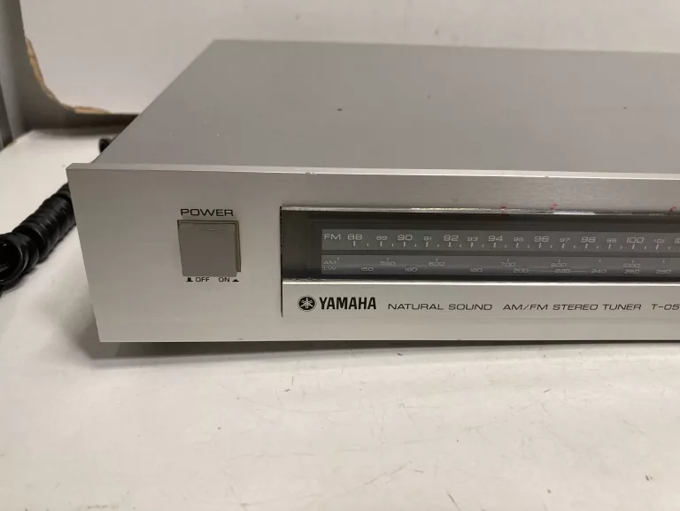YAMAHA AM/FM STEREO TUNER T-05