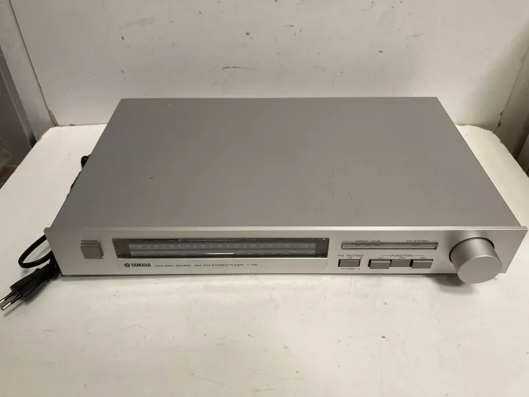 YAMAHA AM/FM STEREO TUNER T-05
