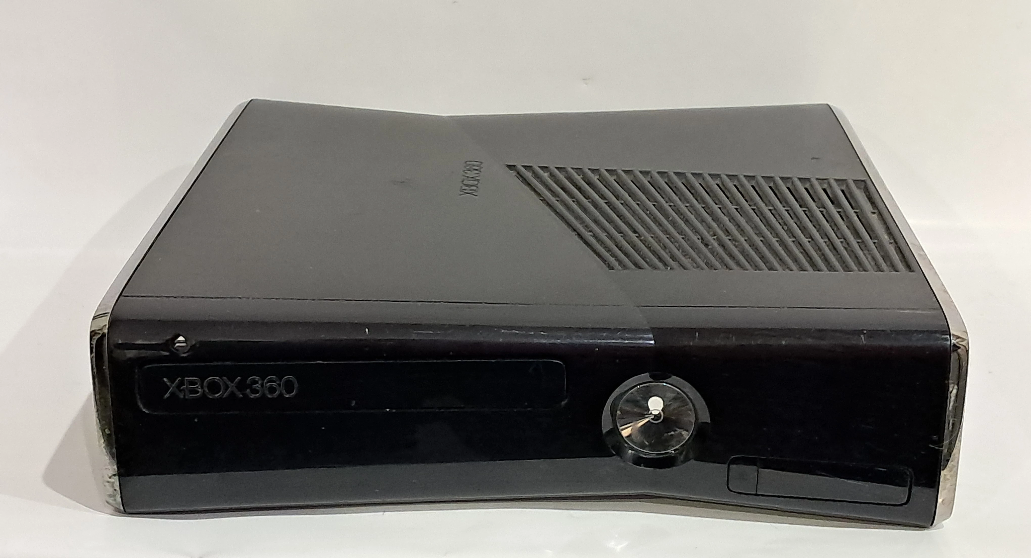 konsola-xbox-360s-500gb-2-pady-gry-i-okblowanie-stan-11323-2