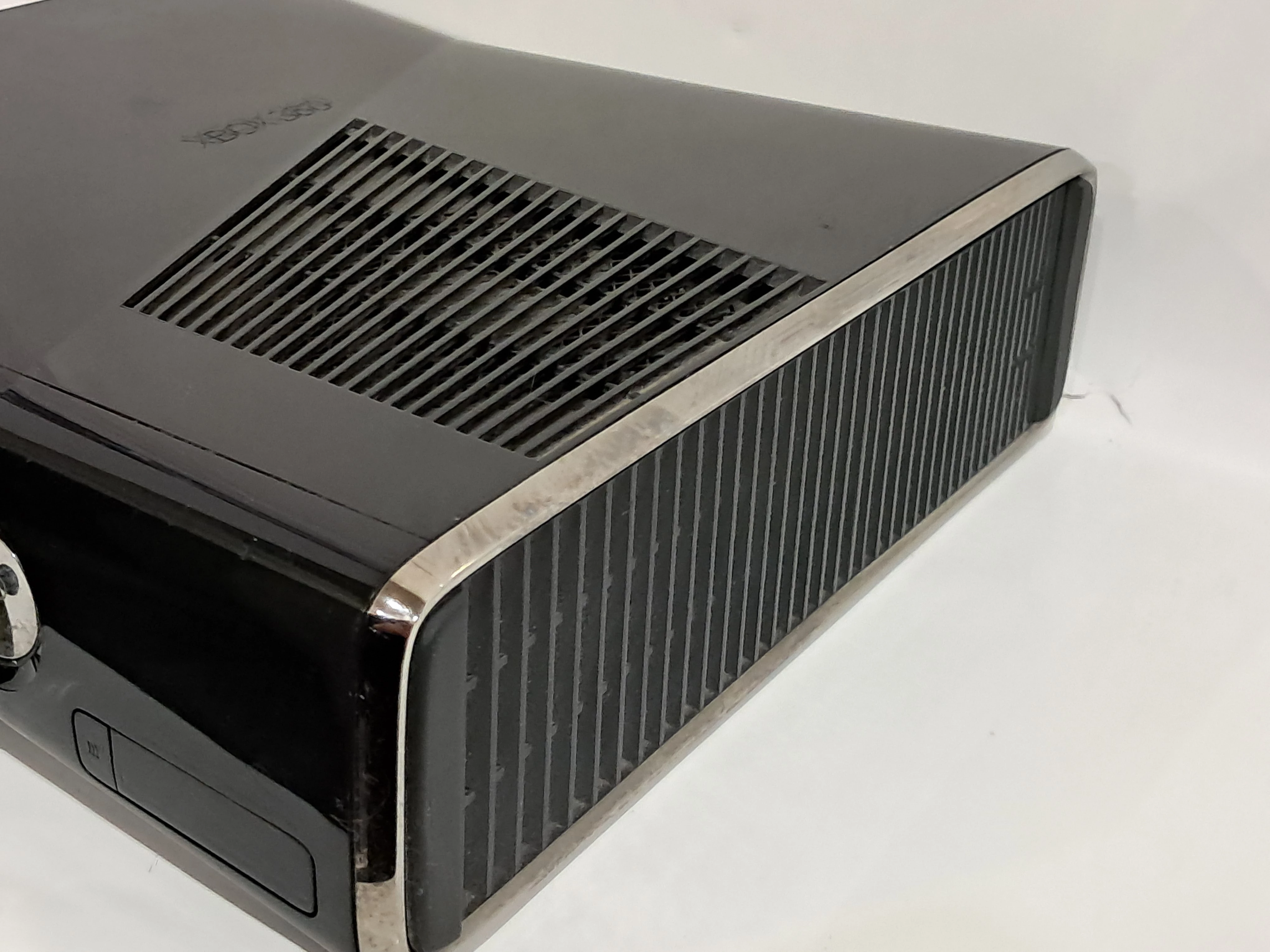 konsola-xbox-360s-500gb-2-pady-gry-i-okblowanie-wersja-konsoli-205974-225542