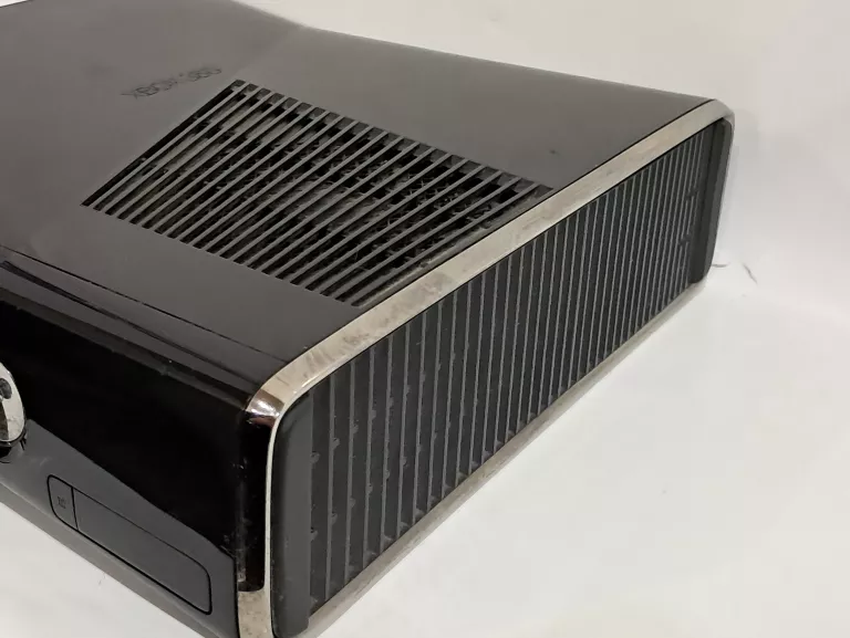 konsola-xbox-360s-500gb-2-pady-gry-i-okblowanie-wersja-konsoli-205974-225542