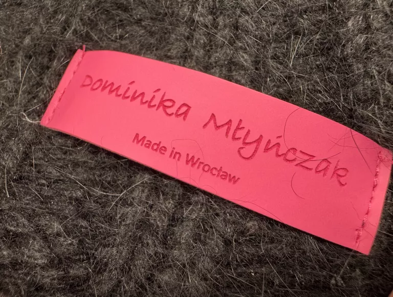 CZARNA CZAPKA ZIMOWA DOMINIKA MŁYŃCZAK, JAK NOWA !!