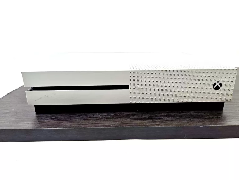 KONSOLA XBOX ONE S 500GB + PAD SERIES X + FARMING SIMULATOR 22