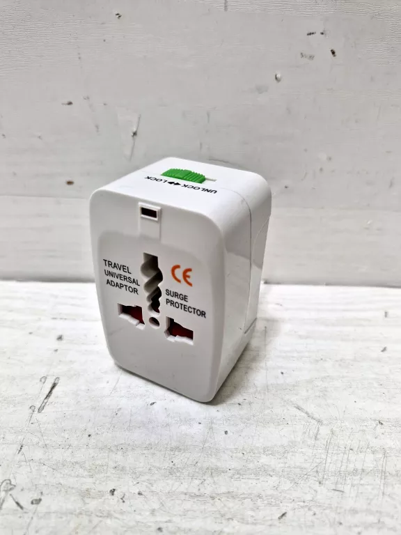 ADAPTER DO GNIAZDKA Z WEJSCIA ANGIELSKIEGO NA EUROPEJSKIE